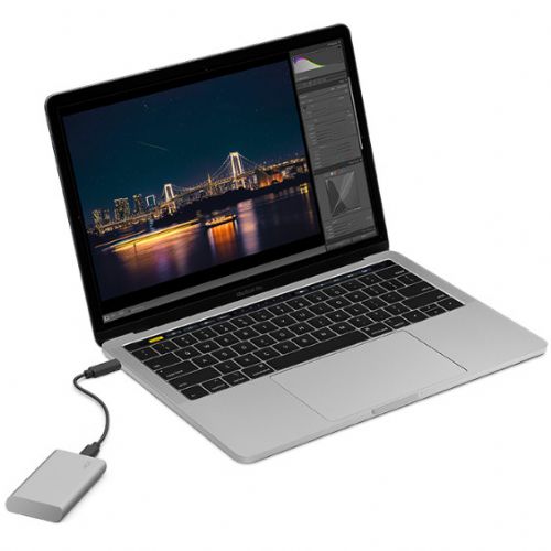 Zunanji SSD disk LaCie 1TB NVMe Thunderbolt USB-C 1050MB/s srebrn