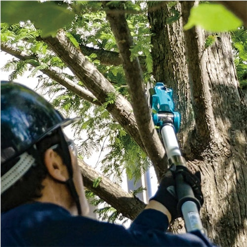 Makita DUA200Z cordless chainsaw, 18V, brushless motor, bar length 20 cm, adjustable head angle, without battery and charger
