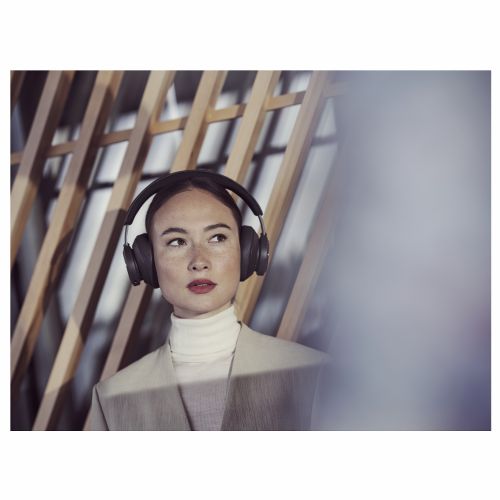 Brezžične igralne slušalke Bang & Olufsen Beoplay Portal, črne