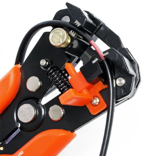 Grip pliers for cable contacts