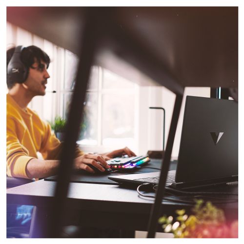 Prenosni računalnik HP Victus 15-fa2705ng i5-13420H 16GB 512GB SSD RTX 4050 15,6" FHD 144Hz IPS DE brez operacijskega sistema