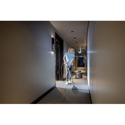 Pralni sesalnik Karcher PROFI Puzzi 8/1 C Adv 1.100-241