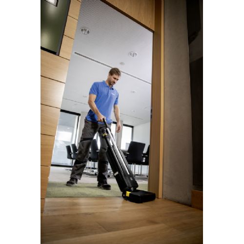 Pokončni sesalnik s krtačo Karcher PROFI CV 30/2 Bp