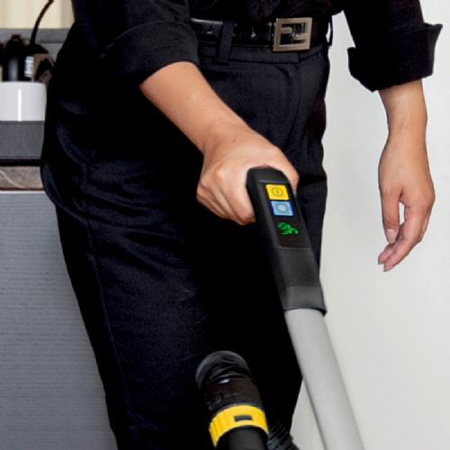 Pokončni sesalnik s krtačo Karcher PROFI CV 30/2 Bp