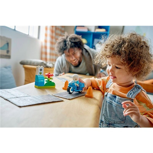 Kocke Lego DUPLO Town Modri policijski motor, 11 kos, od 2. let