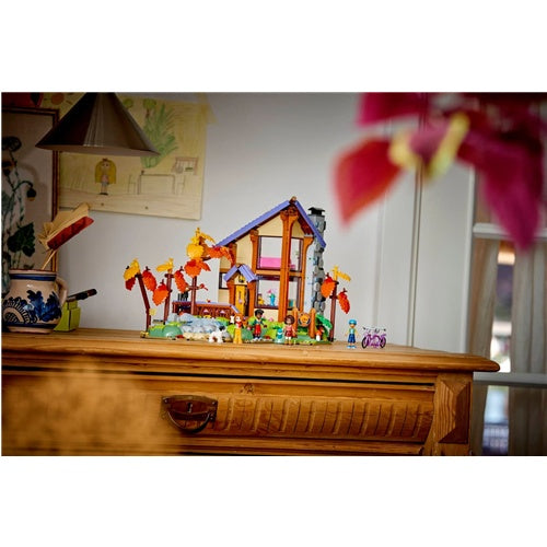 Kocke Lego Friends Prijetna koča v jesenskem gozdu, 1229 kos, od 9. let (42705)