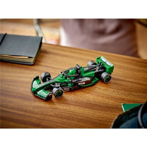 Kocke Lego Speed Champions: Dirkalni avtomobil KICK Sauber F1® Team C44 (77247)