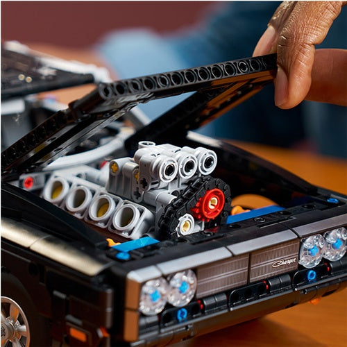 Kocke Lego Technic Hitri in drzni avtomobil Dodge Charger R/T, 1516 kos, od 18. let (42231)