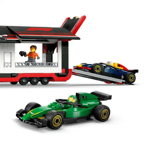 Kocke Lego City: Tovornjak F1® z dirkalnikoma F1® RB20 in AMR24 (60445)
