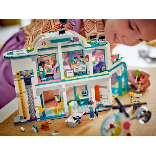 Kocke Lego® Friends Mestna bolnišnica v Heartlake Cityju (42621)
