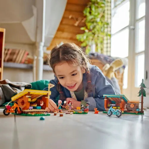 Kocke Lego Friends: Udobne koče v pustolovskem taboru (42624)