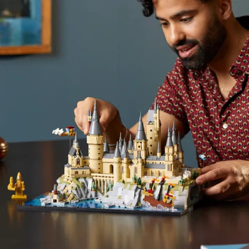 Kocke Lego® Harry Potter™: Grad in zemljišče Bradavičarke™ (76419)