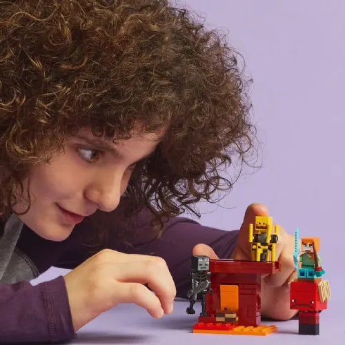 Kocke Lego Minecraft: Bitka z lavo v Netherju (21266)