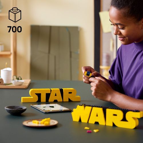 Kocke Lego Star Wars: Iz kock sestavljeni logotip Vojna zvezd (75407), 700 kock, od 18. let