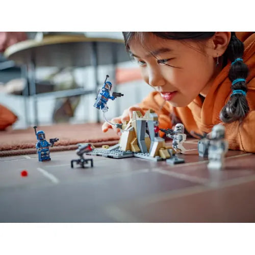 Kocke Lego Star Wars™: Spopad Paza Vizsla™ in Moffa Gideona™ (75373)