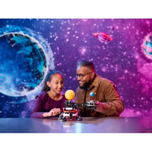 Kocke Lego® Technic: Planet Zemlja in Luna v orbiti (42179)