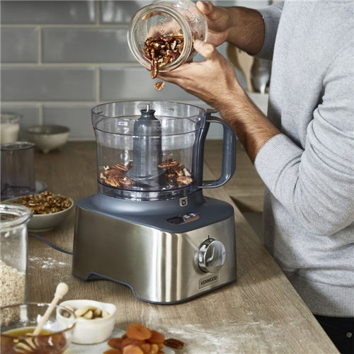Kenwood MultiPro Compact+ food processor (silver, 800 W, built-in scale, mixing attachment and Blend-Xtract 2GO)