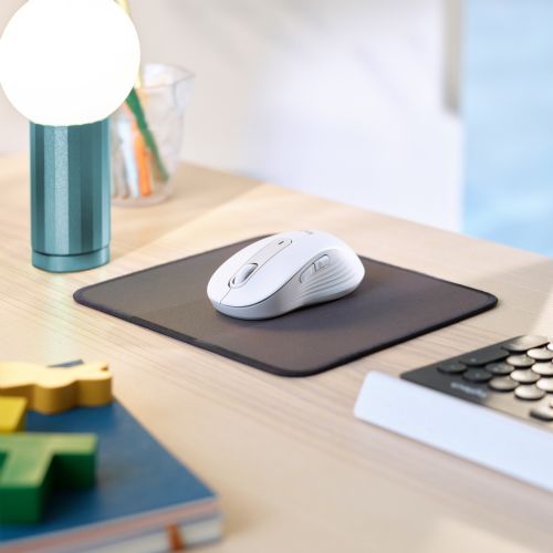 Brezžična miška Logitech Signature M650 for Business Mouse Bluetooth 2,4 GHz Bolt USB sprejemnik umazano bela