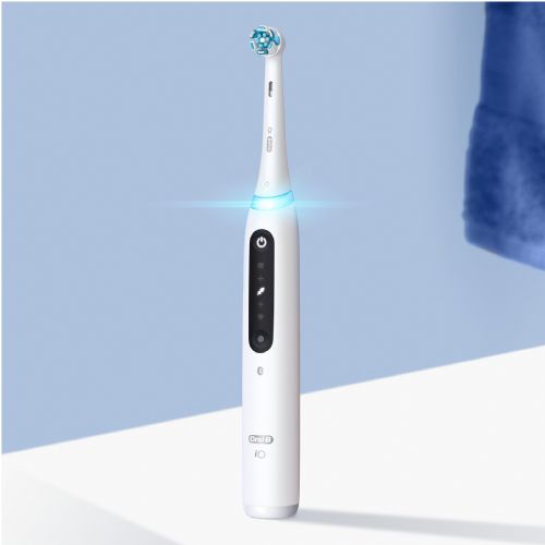 Električna zobna ščetka Oral-B iO Series 5 *Precej bela*