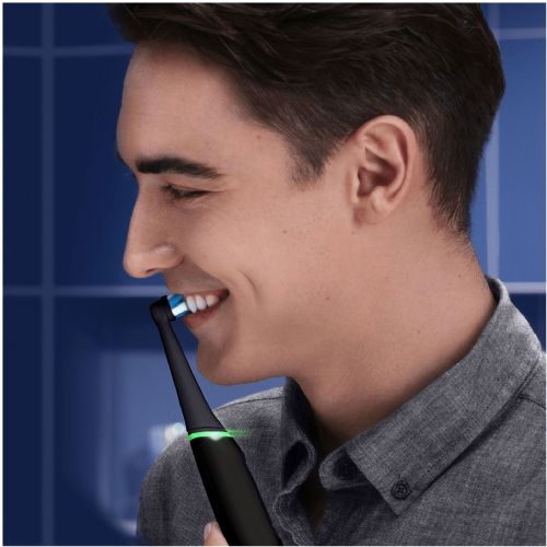 Električna zobna ščetka Oral-B iO Series 6s, črna