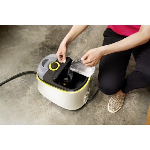 Parni čistilec Karcher SC 4 Deluxe Iron, 2.250 W, s kompletom za čiščenje tal EasyFix in parnim likalnikom, bela/črna