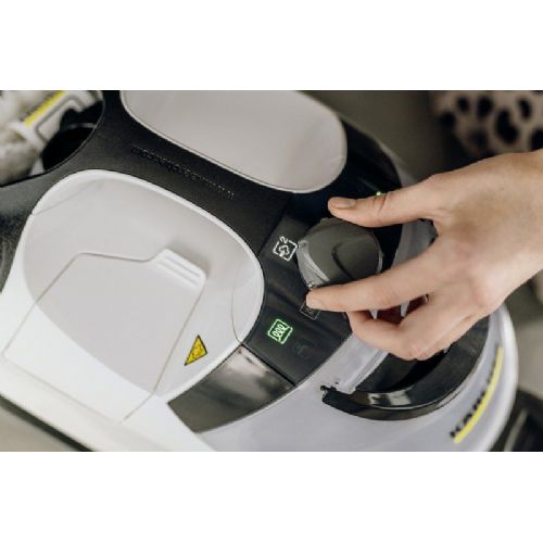 Parni čistilnik Karcher SC 5 EasyFix Iron, 2250 W, vključno s parnim likalnikom, belo-črn