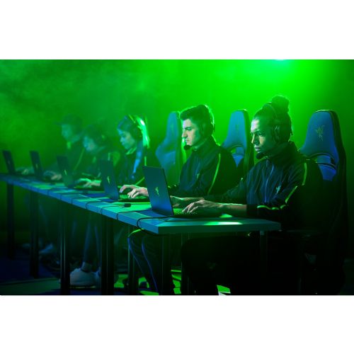 Brezžične slušalke Razer BlackShark V2 Pro v črni barvi