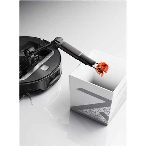 Robotski sesalnik Roborock Saros Z70 R&D, z vodnim priključkom (črn, roka OmniGrip, večnamenska priklopna postaja 4.0)