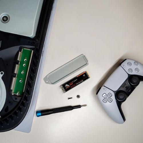 Vgradni SSD disk SEAGATE FireCuda 530R 2TB SSD hladilnik PCIe Gen4x4 NVMe M.2