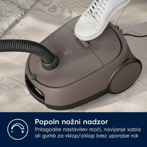 Vacuum cleaner with bag Electrolux EB61C3WBL, 750 W