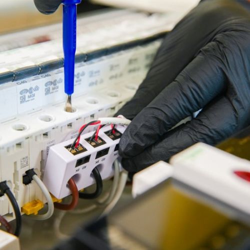 Shelly Relay "Pro 3EM-3CT63" WLAN LAN merilnik električne energije Vklj. CT merilno funkcijo BT DIN-Rail