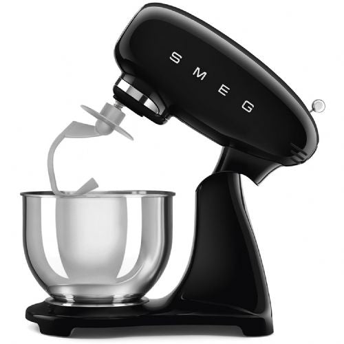 Kuhinjski robot SMEG SMF03BLEU  črne barve