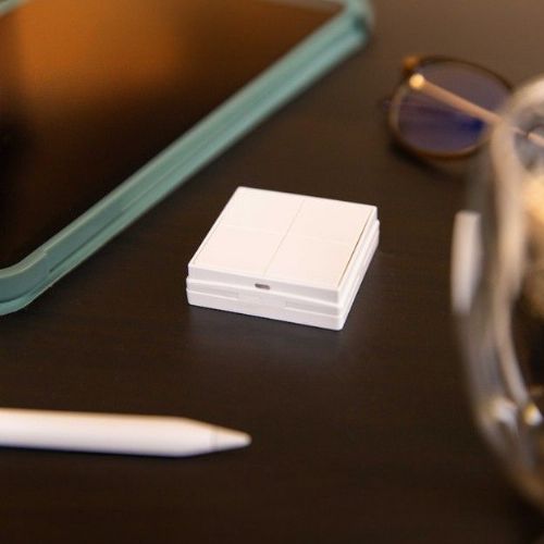 Stensko stikalo Shelly BLU 4 (belo)