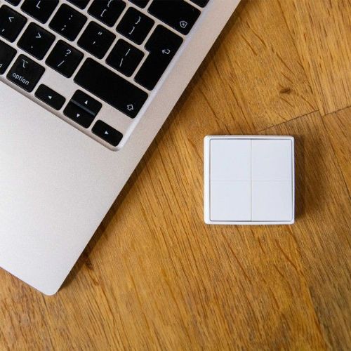 Stensko stikalo Shelly BLU 4 (belo)