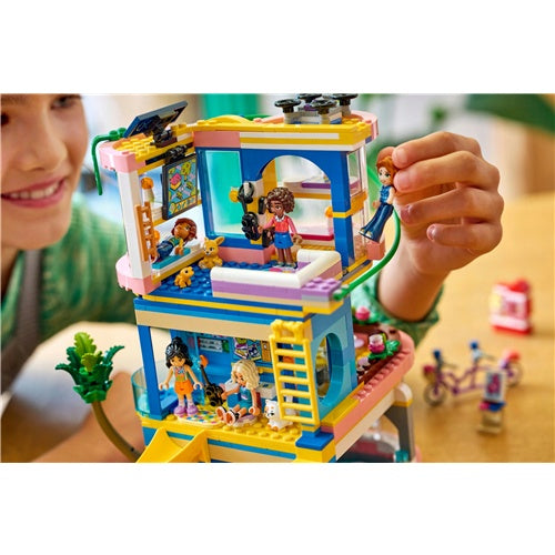 Kocke Lego Friends Klub prijateljstva v mestu Heartlake, 794 kock, od 8. let (42689)