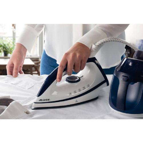 Likalna postaja Ariete Steam Power Easy 2400W, keramični podplat, 1800 ml rezervoar, 120 g/min pare, varnostni izklop