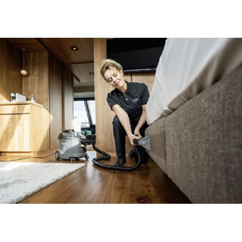 Kärcher Puzzi 8/1 Nass-Trockensauger, 1200 W, beutellos, 8 l Fassungsvermögen, für Fliesen und Teppiche