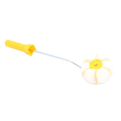 Roller with handle for painting corners 2