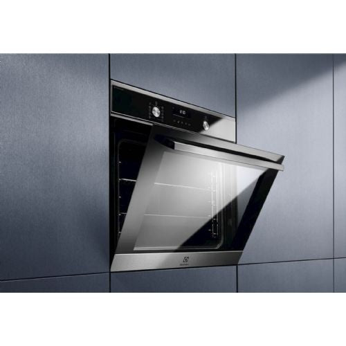Vgradna pečica Electrolux EOD6P77WX, piroliza, Wi-Fi, 72 l, črna