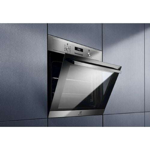 Vgradna pečica Electrolux EOF3H40BX, AquaClean